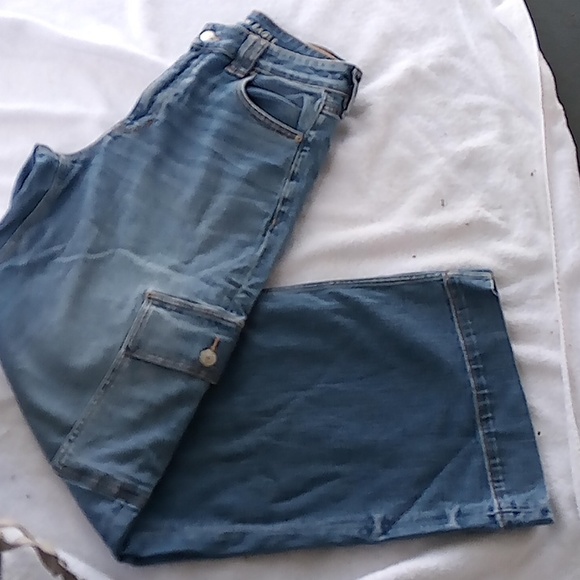 AMERICAN EAGLE | Super High-Rise Baggy Wide Leg Jeans - Picture 2 of 4